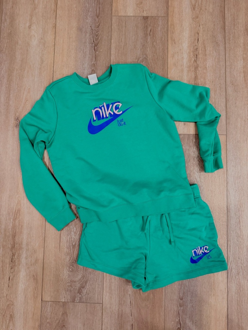 Nike Green Sweatshirt and Shorts Set with Blue Logo nwot never worn